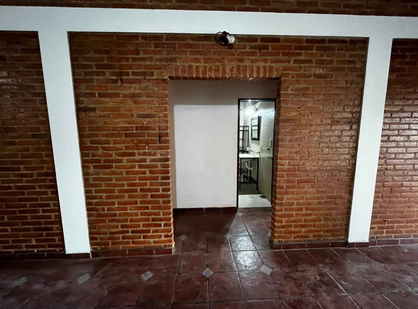 Foto de Casa en alquiler 3 ambientes con cochera en Ituzaingó sur, imagen 1