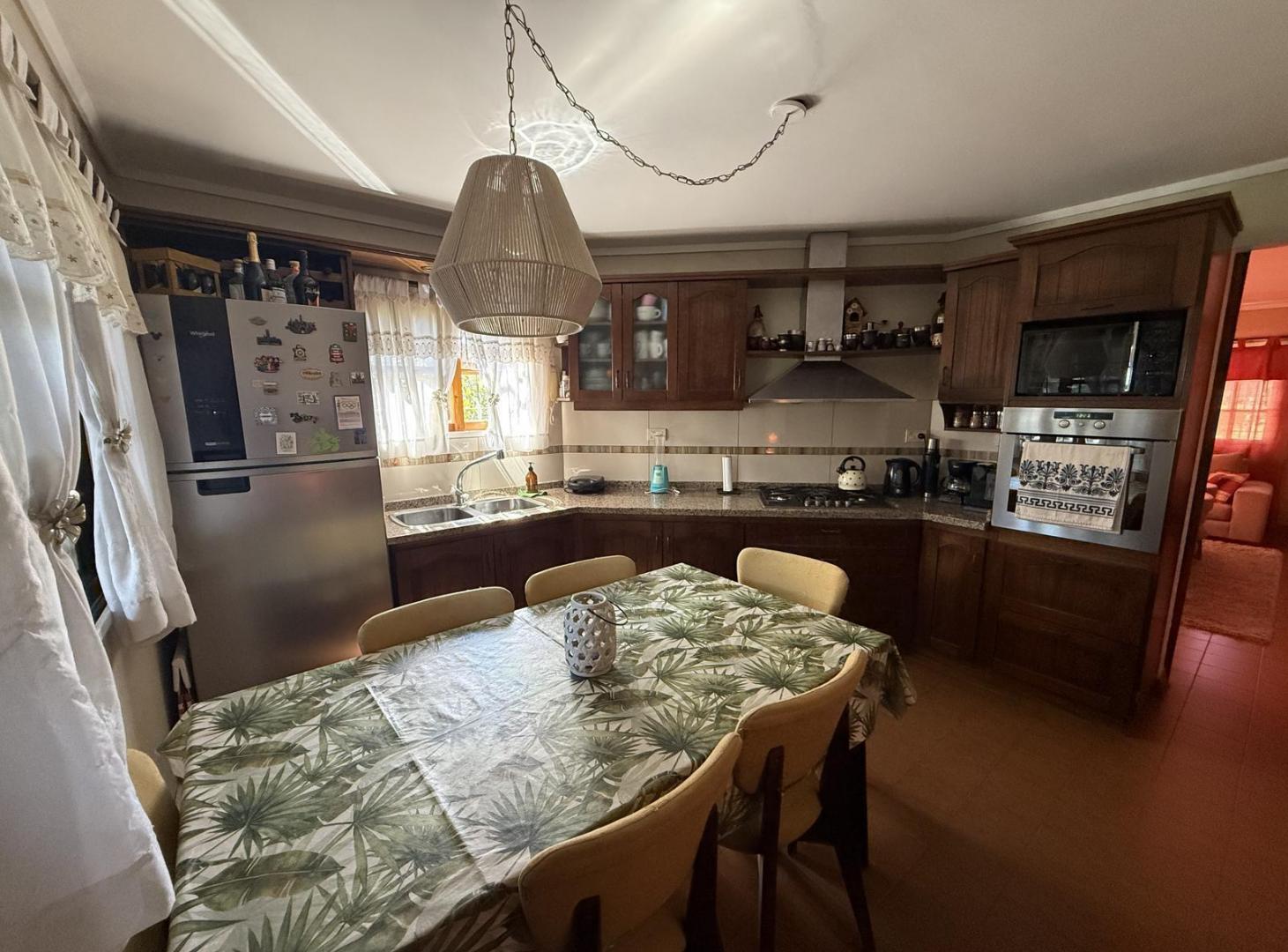 Foto de Chalet Venta Ituzaingo Norte 5 Amb. - Quincho, Suite c/Hidromasaje, imagen 2