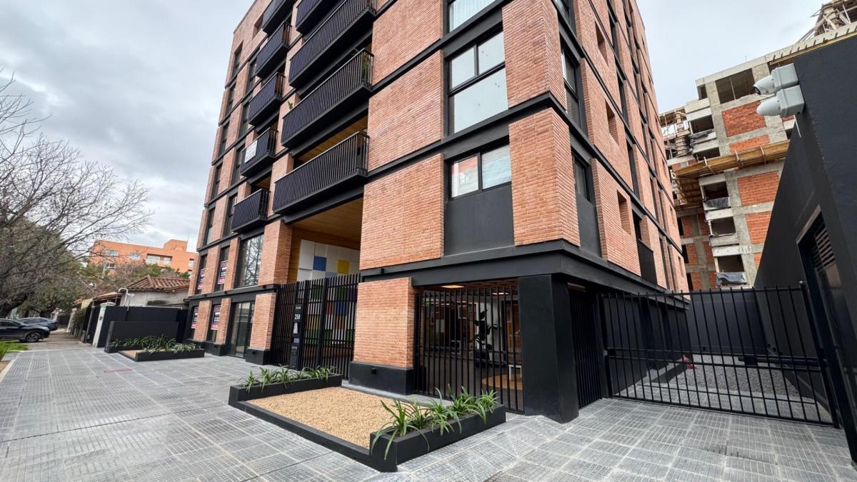 Foto de Departamento en Venta - 2 amb con cochera Ituzaingó Norte, imagen 1