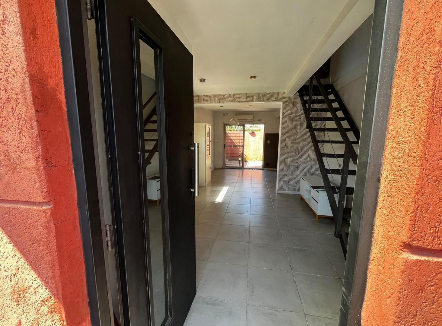 Foto de Duplex 3 ambientres con cochera en Ituzaingo norte, imagen 3