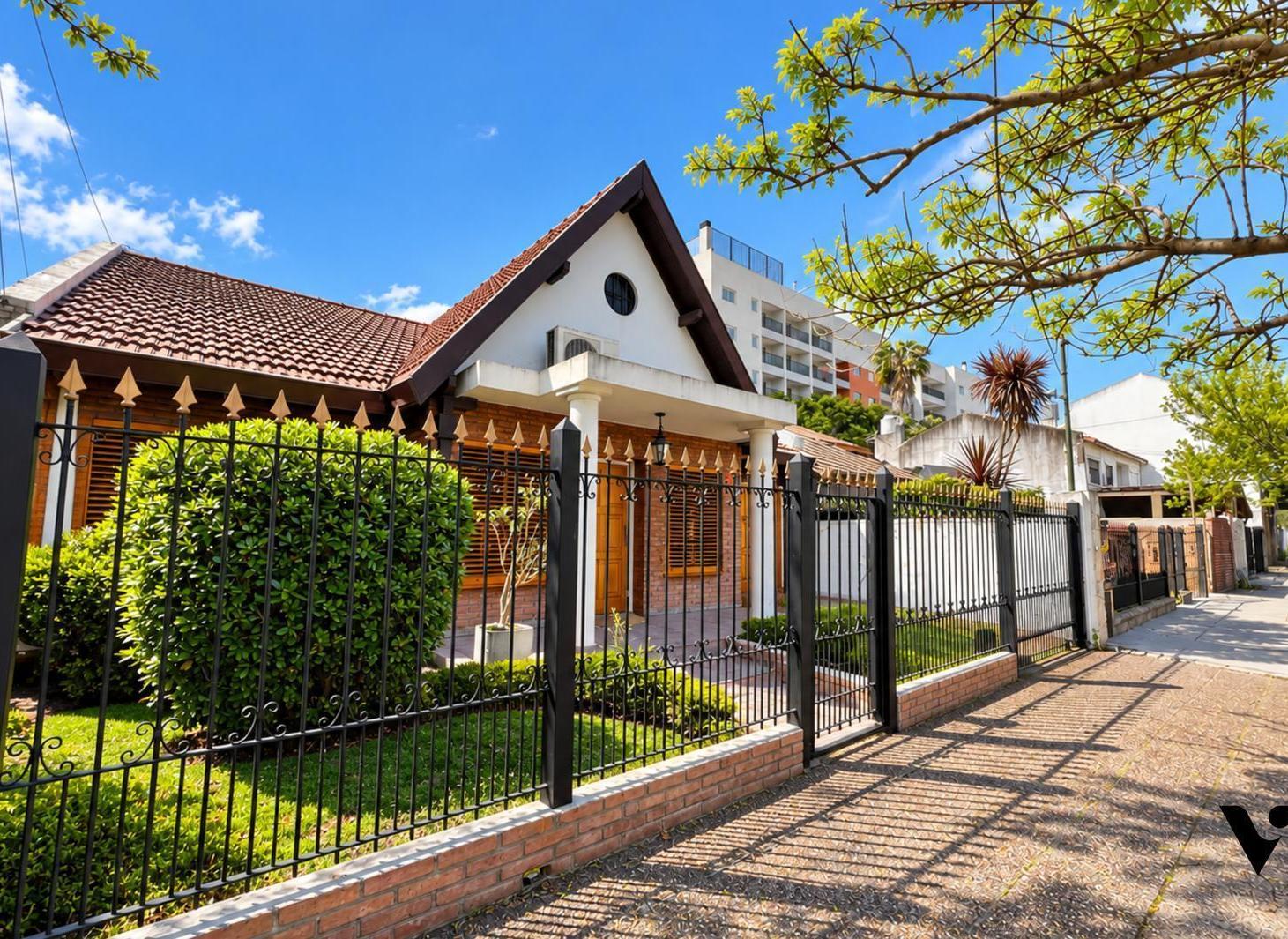 Foto de Venta casa 4 ambientes con parque pileta y quincho, imagen 1