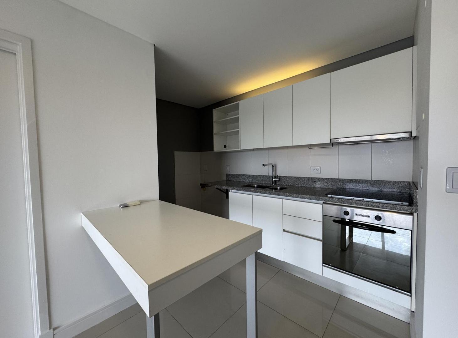 Foto de Venta departamento 2 ambientes con baño en suit y vestidor mas toilette, imagen 3