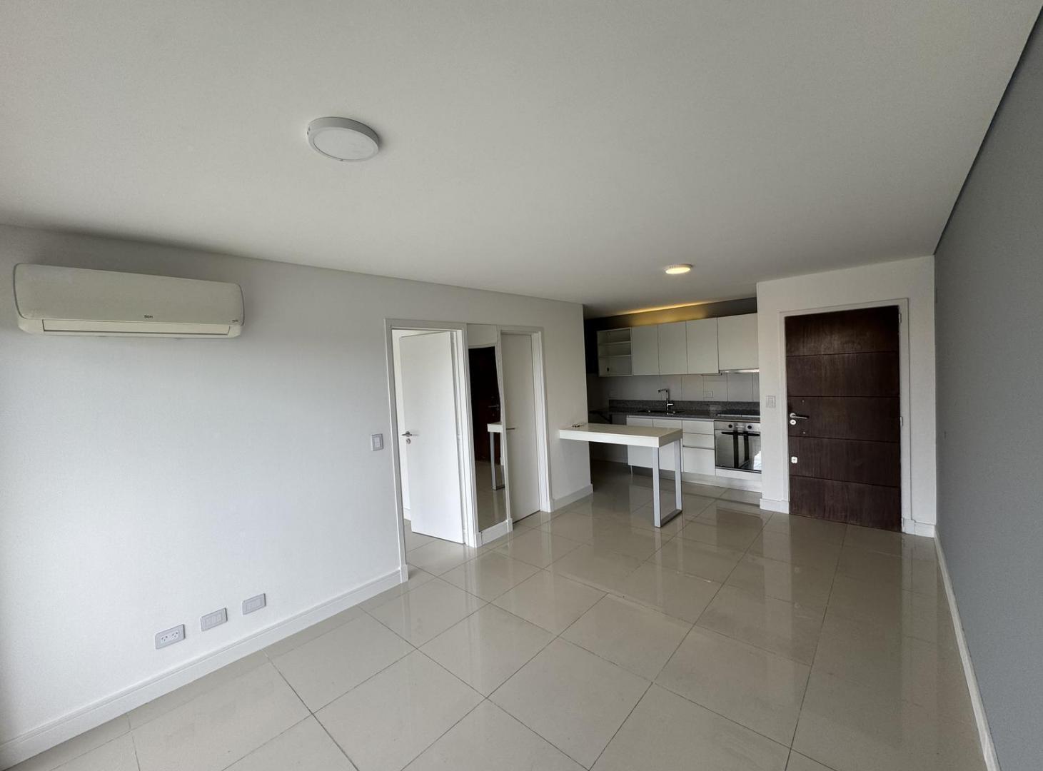Foto de Venta departamento 2 ambientes con baño en suit y vestidor mas toilette, imagen 1