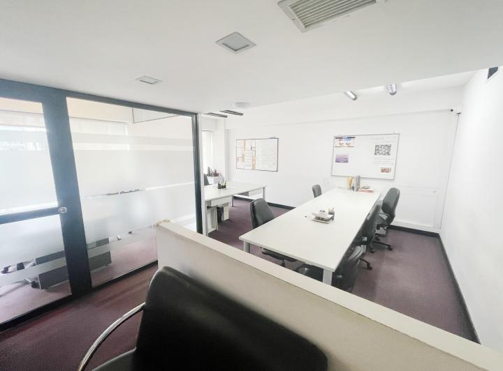 Libertad 1100 y Av. Santa Fe - 300m2 - Oficina tipo COWORK - 14 Espacios 4