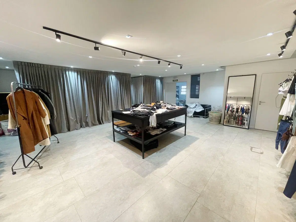 Leiva y Av. Corrientes - DEPOSITO/SHOWROOM CON OFICINAS - 1280m2 - MONTACARGAS Y ACCESO PARA CAMIÓN 8