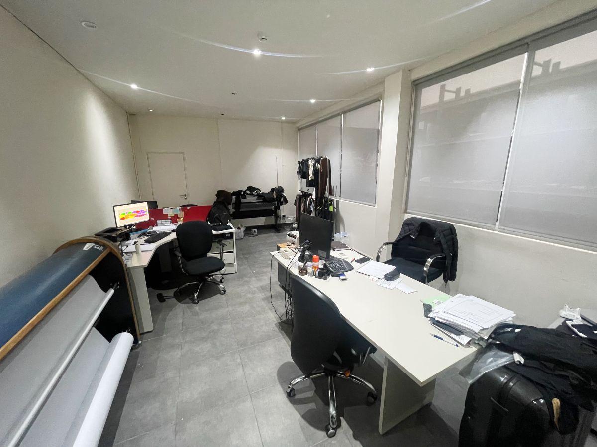 Foto de Leiva y Av. Corrientes - DEPOSITO/SHOWROOM CON OFICINAS - 1280m2, imagen 5