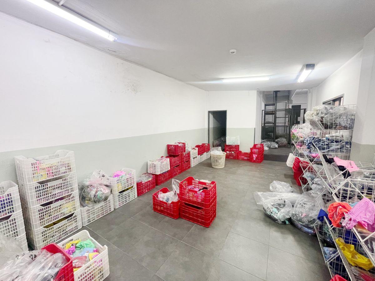 Foto de Leiva y Av. Corrientes - DEPOSITO/SHOWROOM CON OFICINAS - 1280m2, imagen 4