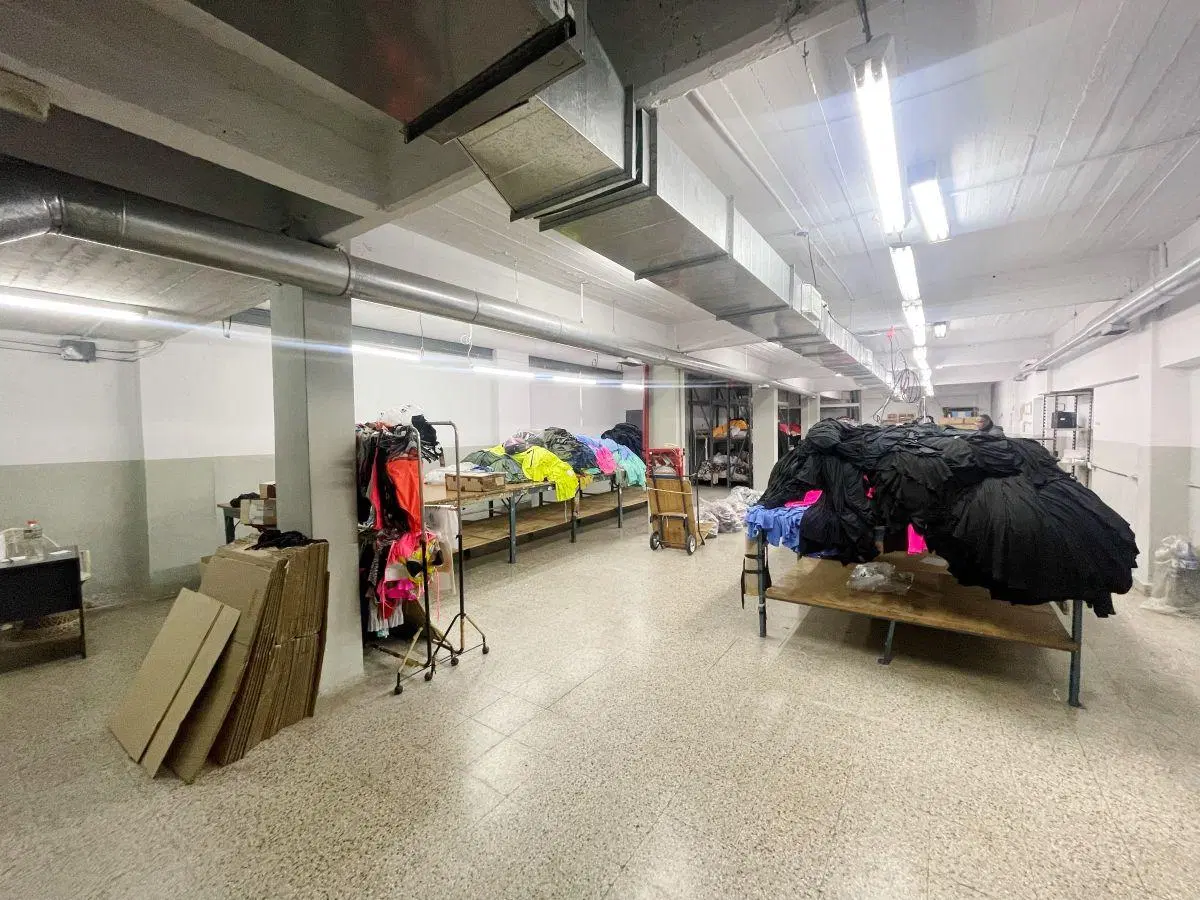 Leiva y Av. Corrientes - DEPOSITO/SHOWROOM CON OFICINAS - 1280m2 - MONTACARGAS Y ACCESO PARA CAMIÓN 5