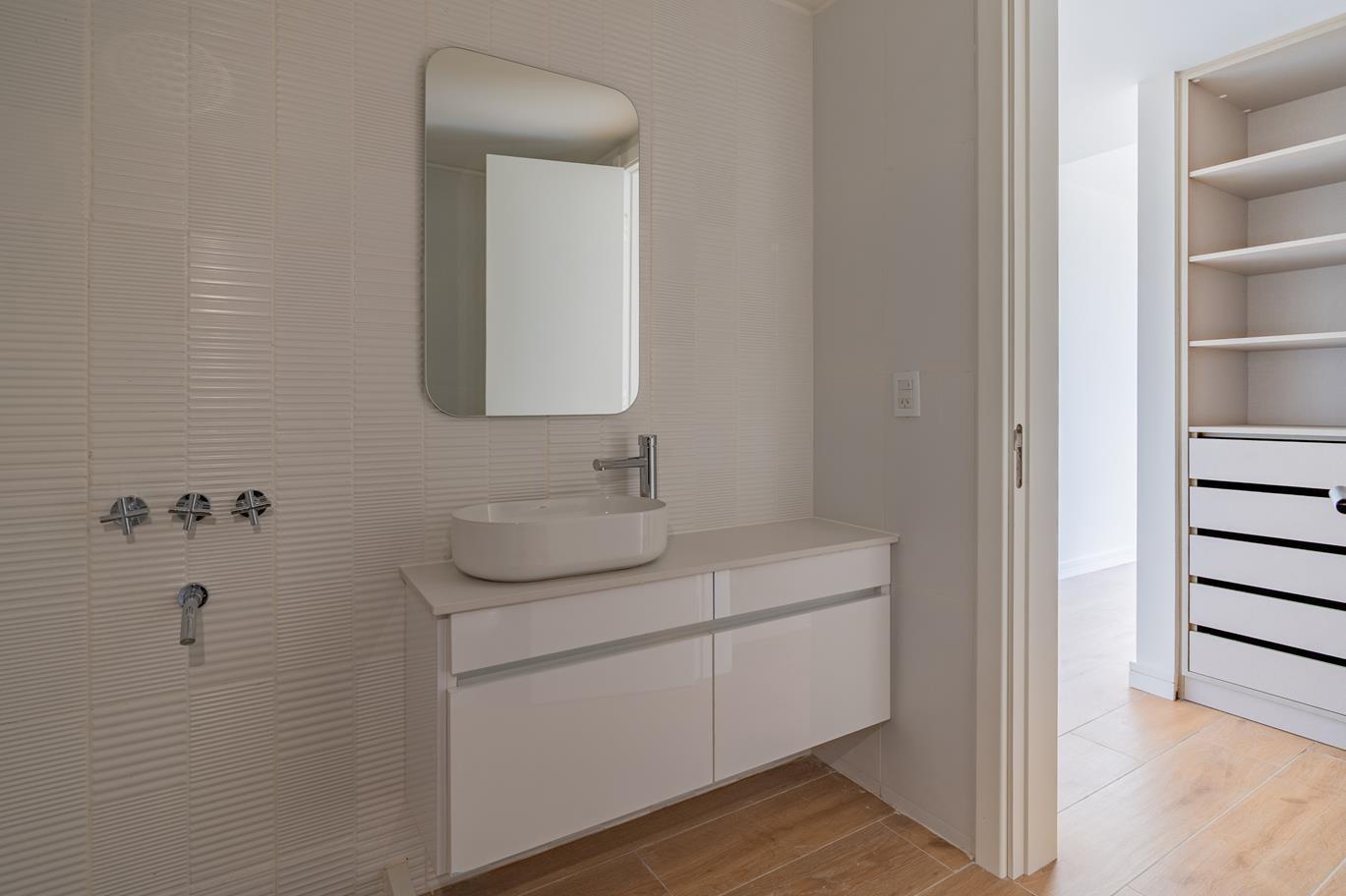 Foto de Venta. 3 ambientes. A estrenar. Zona Güemes, imagen 2