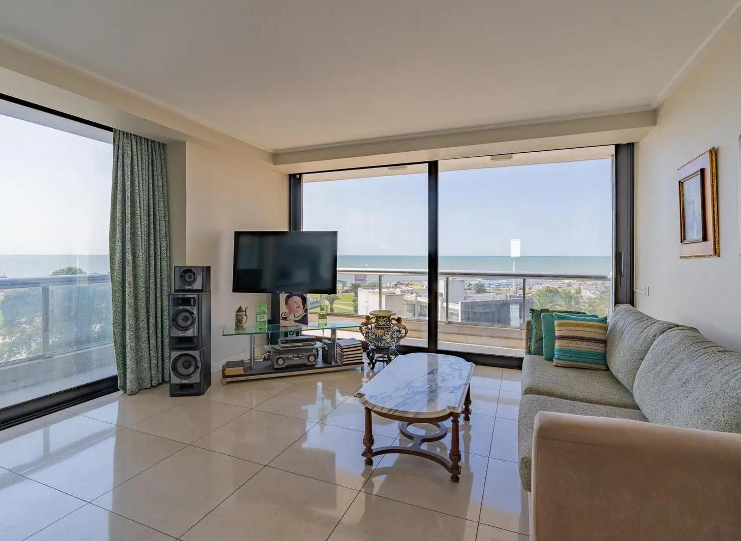 Venta. 3 ambientes. Gran vista al mar. Plaza España 5