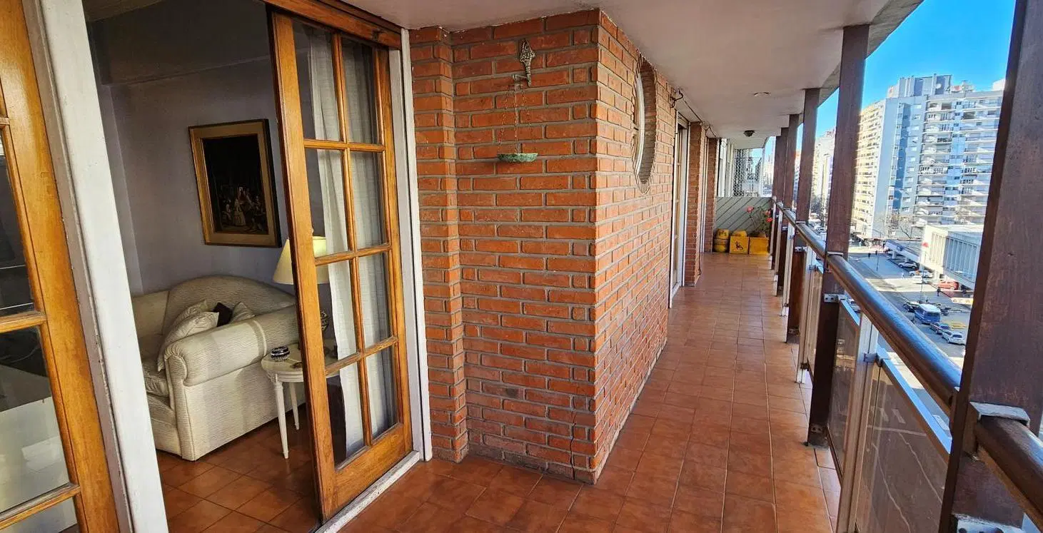 Venta. Semi piso 4 ambientes. Plaza Mitre 1