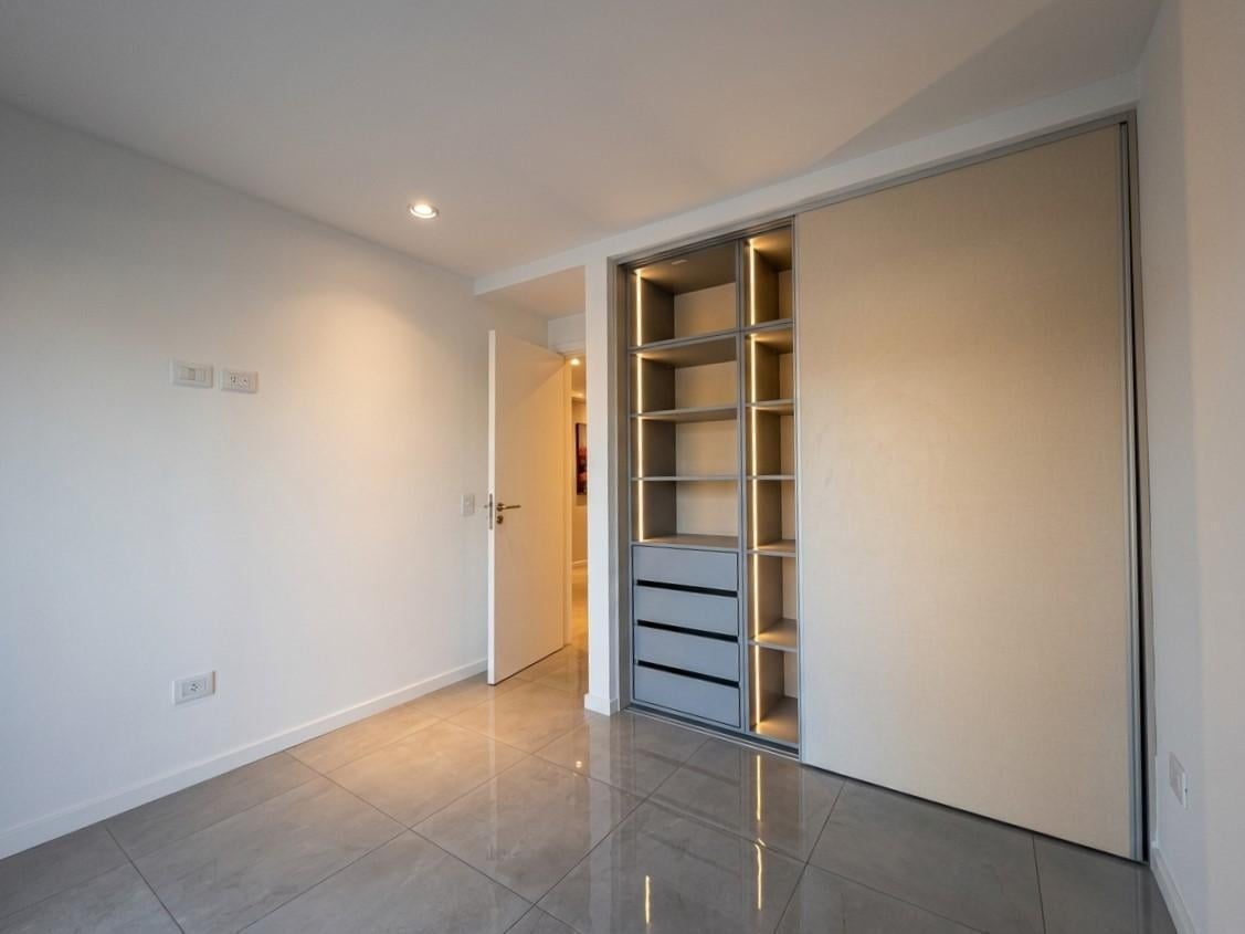 Foto de Venta. 2 ambientes. Zona Güemes, imagen 3