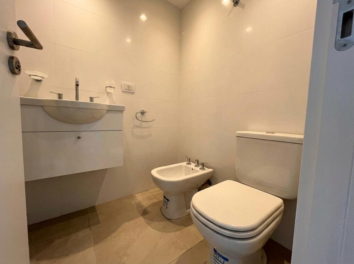 Foto de Venta. 2 ambientes. Zona Güemes, imagen 1
