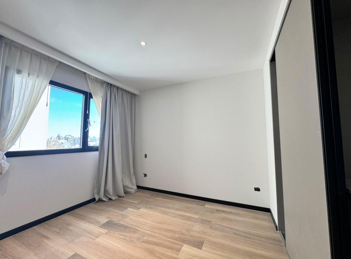 Foto de Venta. Departamento 2 amb. Zona Chauvín, imagen 2