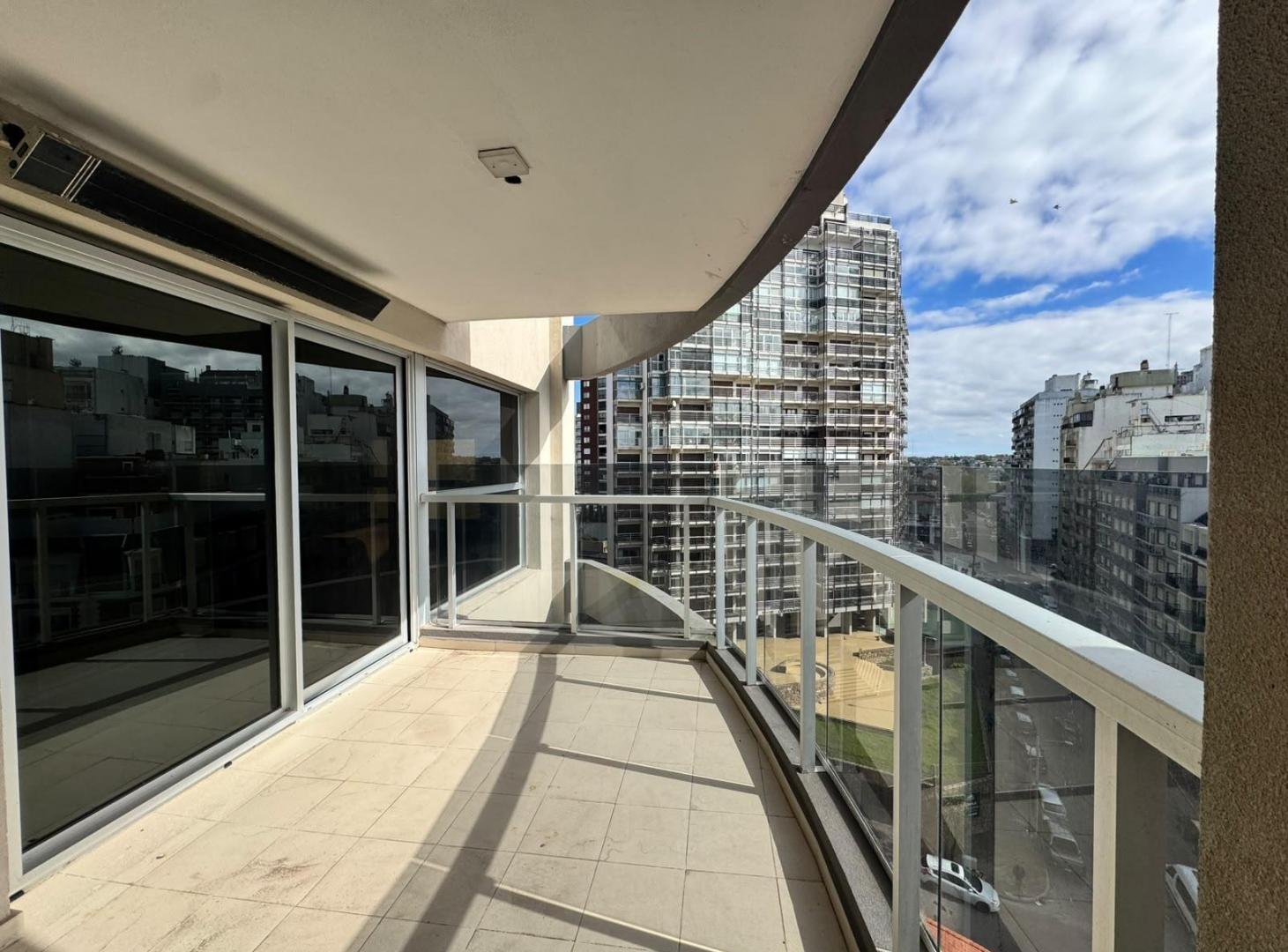 Foto de Venta. 4 ambientes. Frente al mar, imagen 1