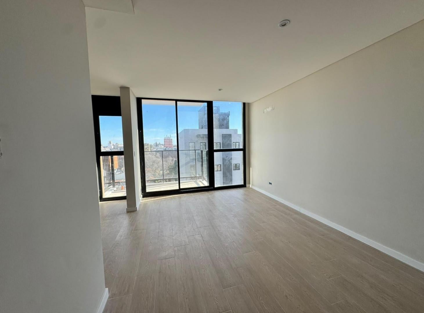 Foto de Venta 2 ambientes con cochera a estrenar Zona Chauvin, imagen 1
