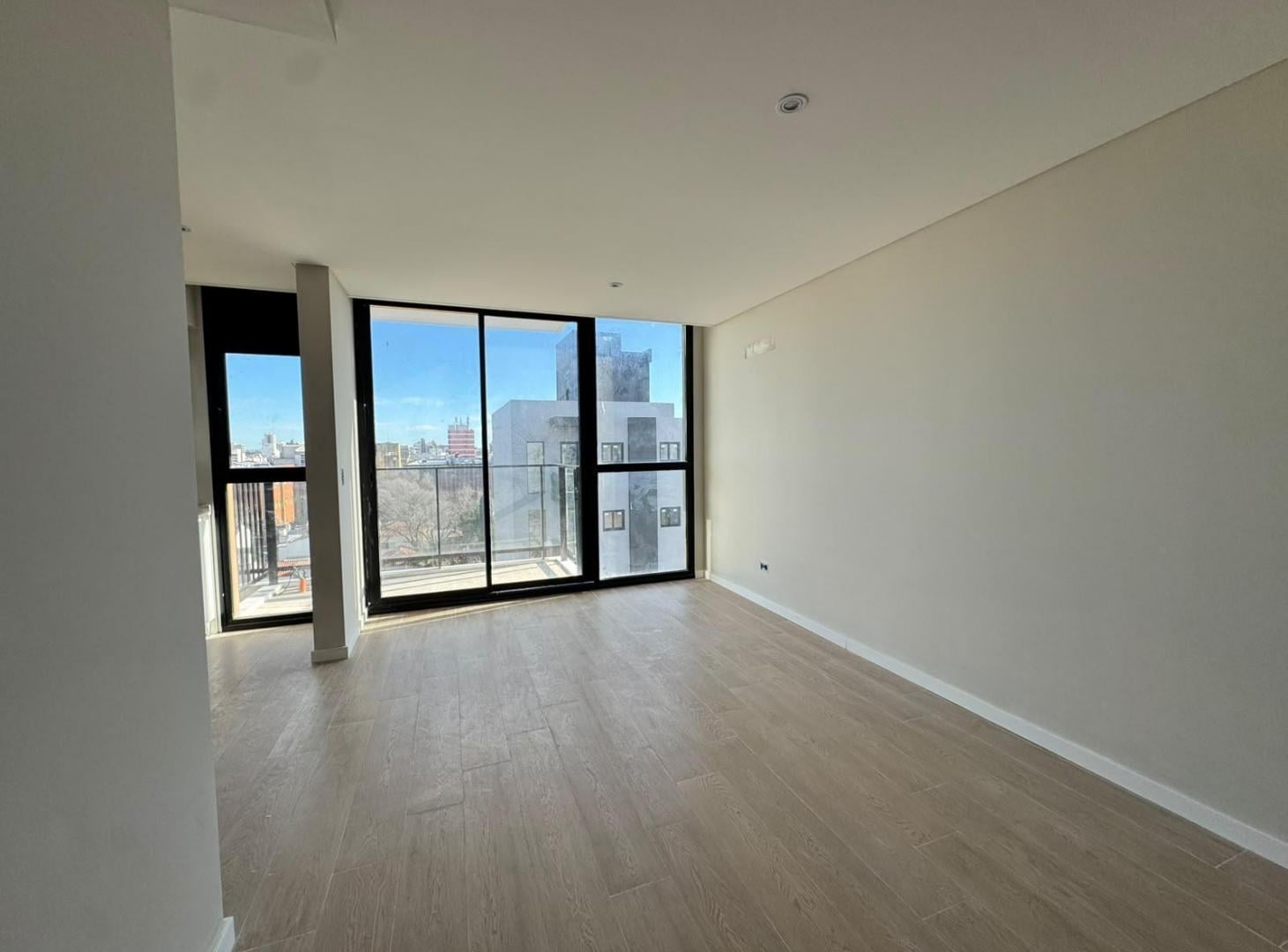 Foto de Venta 2 ambientes con cochera a estrenar Zona Chauvin, imagen 2