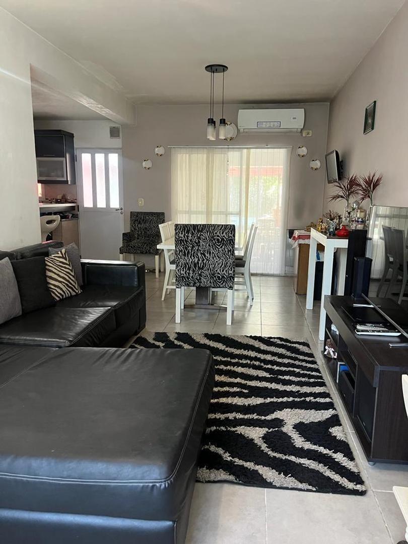 CASA RACIONALISTA 4 AMBIENTES EN ITUZAINGO NORTE