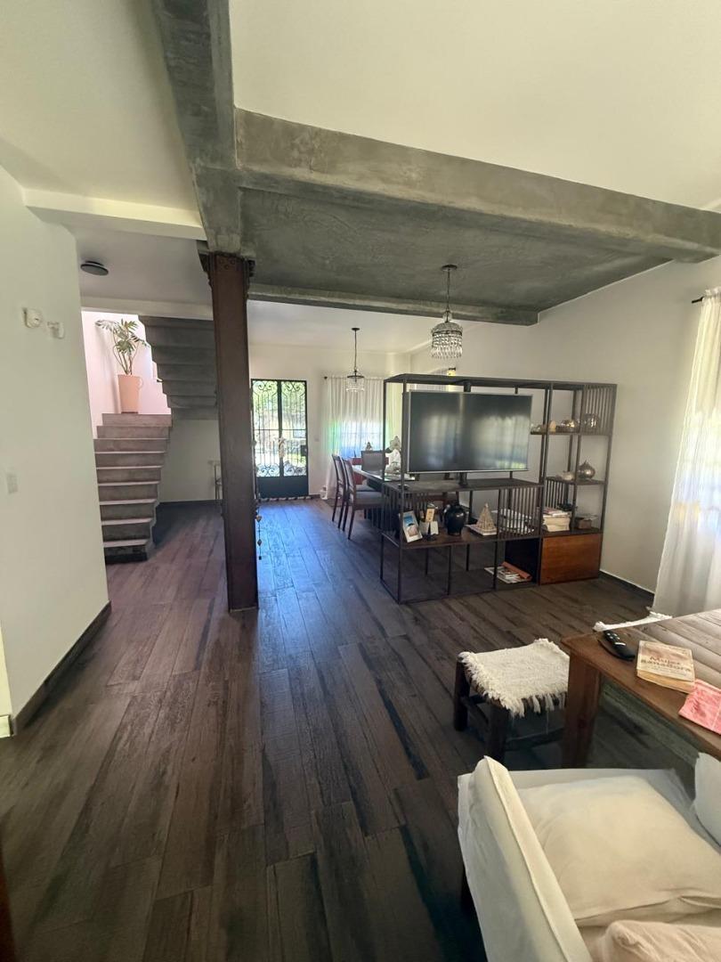 Casa 4 ambientes en Parque Leloir , Ituzaingó