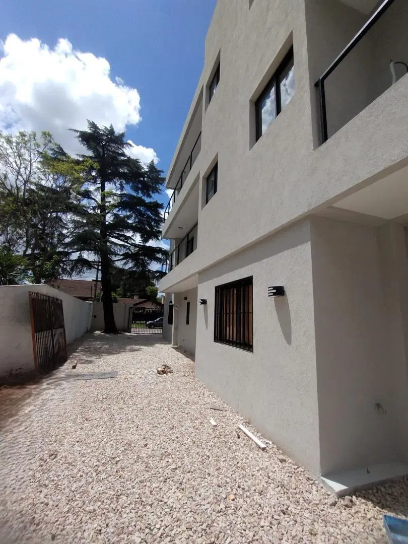Alquiler departamento con doble cochera Ituzaingó norte 3