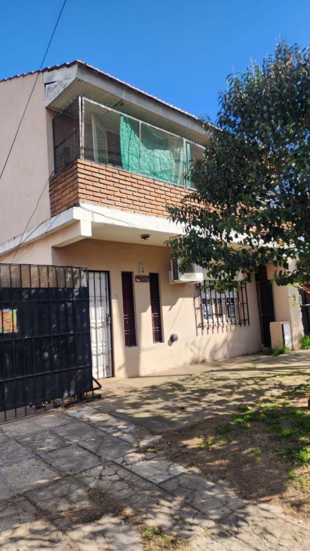 Foto de CASA EN VENTA MAS DE 5 AMB- CASTELAR NORTE, imagen 1