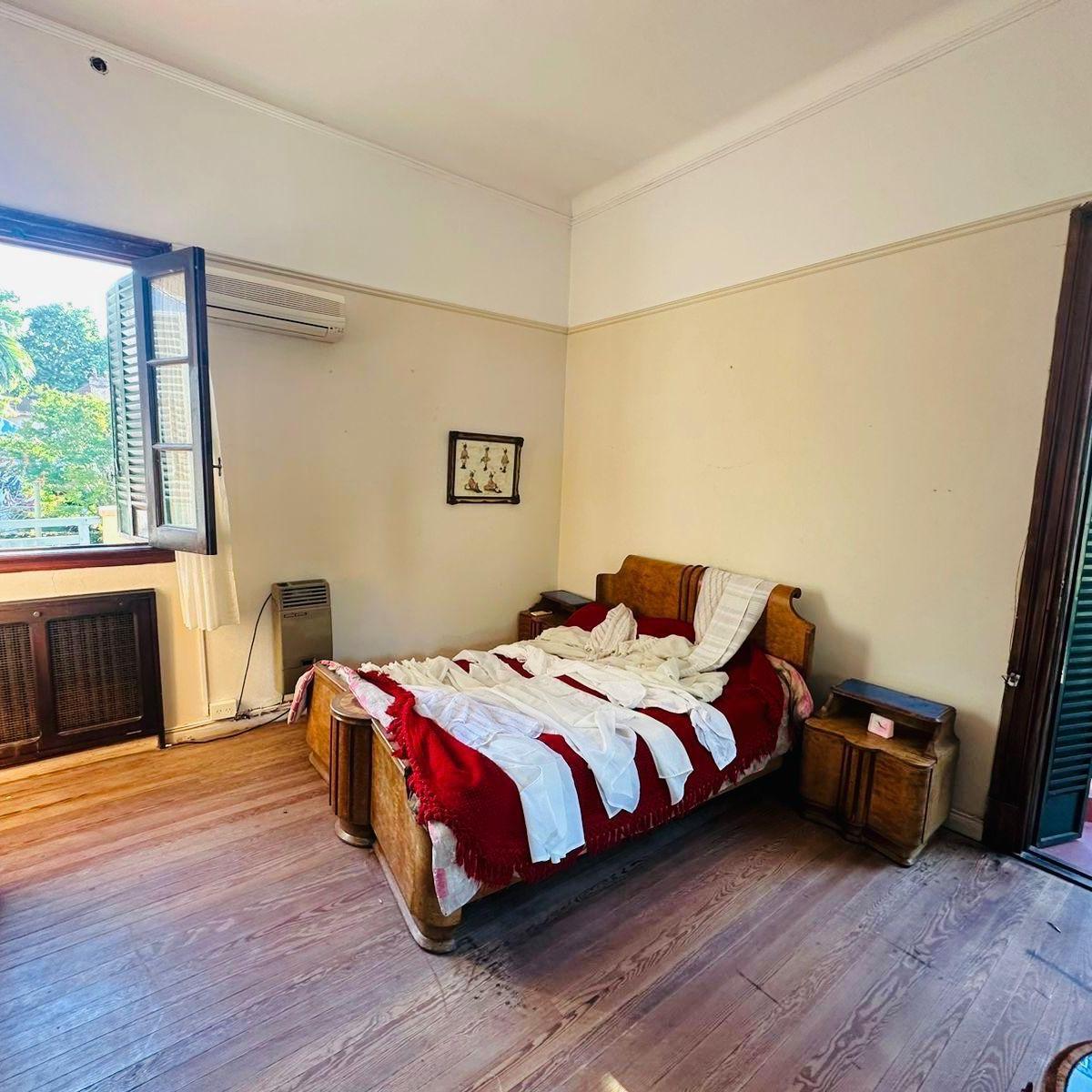 Imponente Casa en El Corazon de Olivos 1