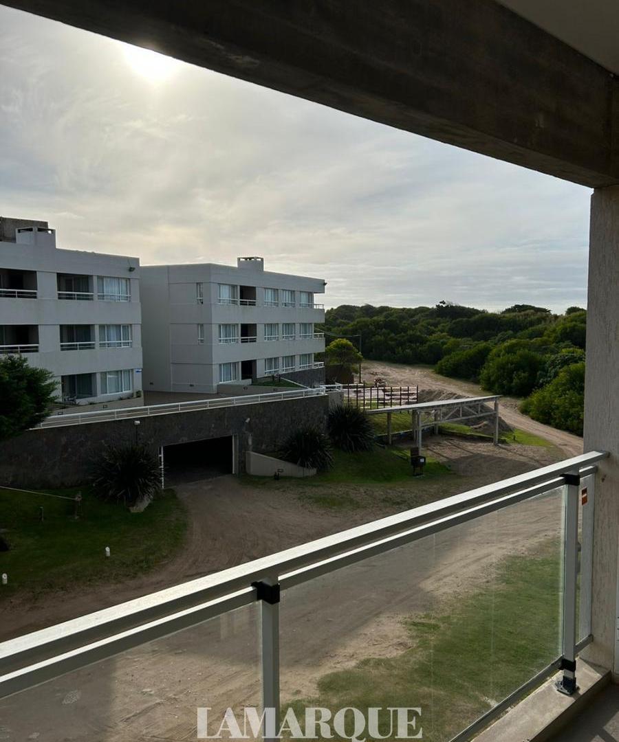 Foto de Departamento dos ambientes a la calle, frente a la playa. Casi a, imagen 3
