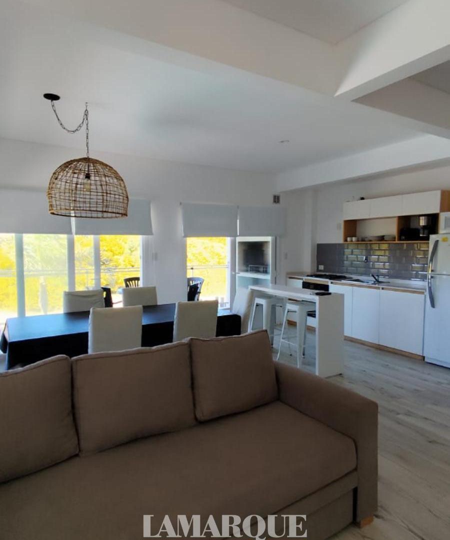 Foto de Venta. Departamento amplio, dos ambientes frente al mar, con parrilla, imagen 5