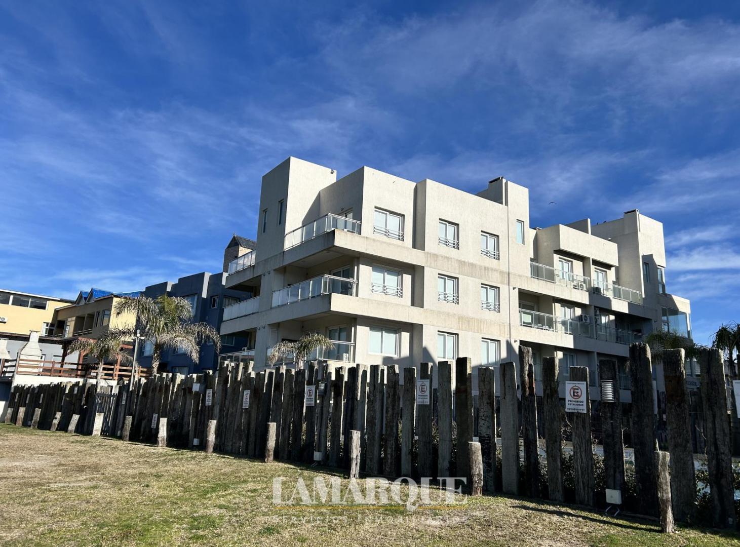 Foto de Venta. Departamento amplio, dos ambientes frente al mar, con parrilla, imagen 1