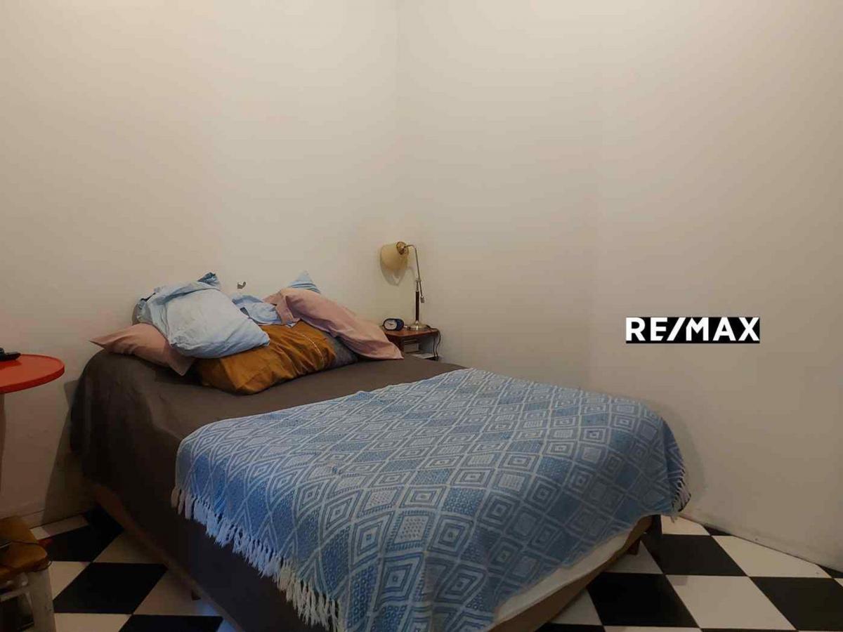 Excelente Casa en Lote Propio en Chacarita 4