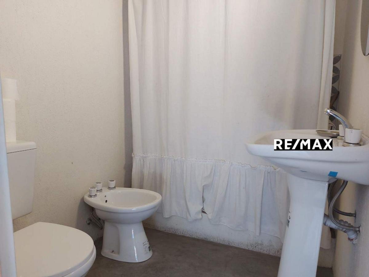 Excelente Casa en Lote Propio en Chacarita 3
