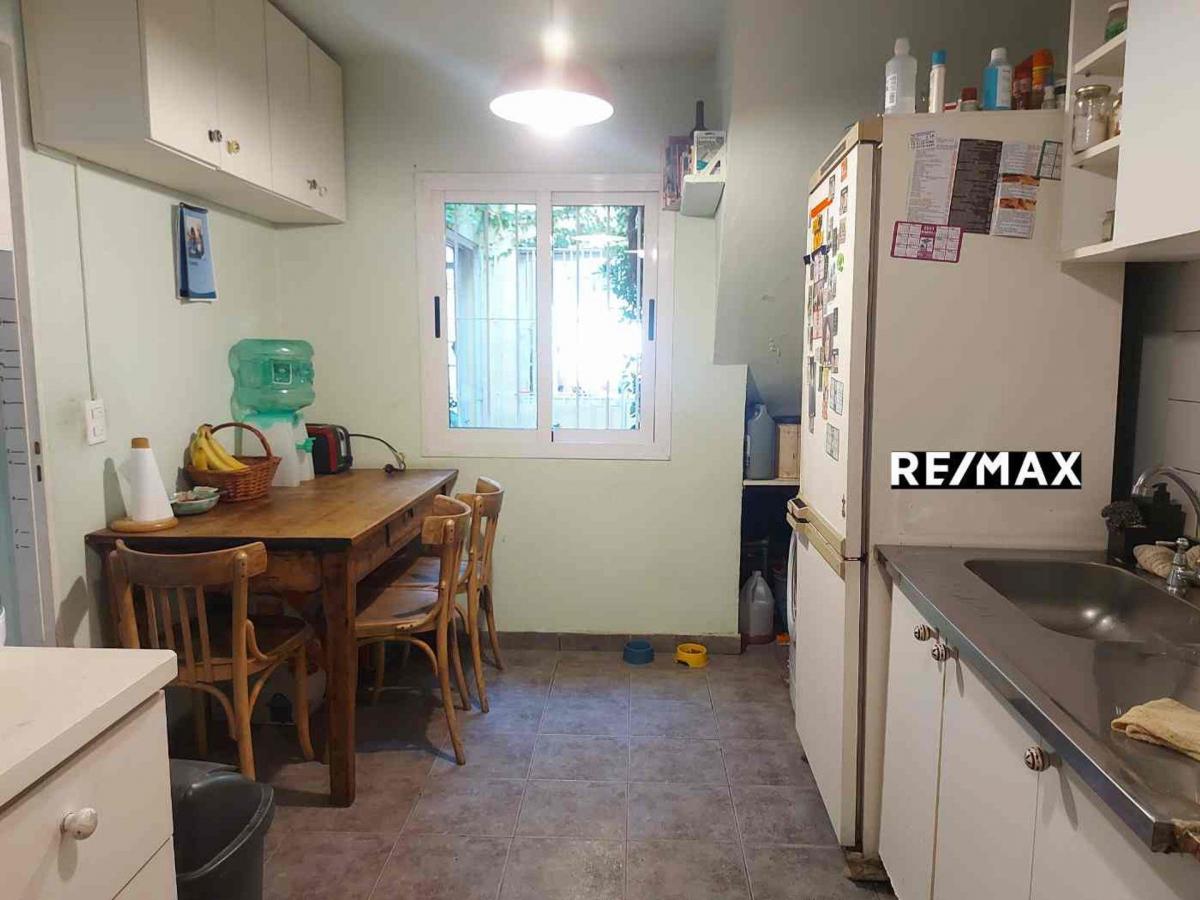 Excelente Casa en Lote Propio en Chacarita 5