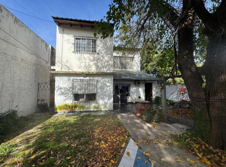 CASA EN VENTA 4 AMBIENTES con PATIO apta CREDITO 2