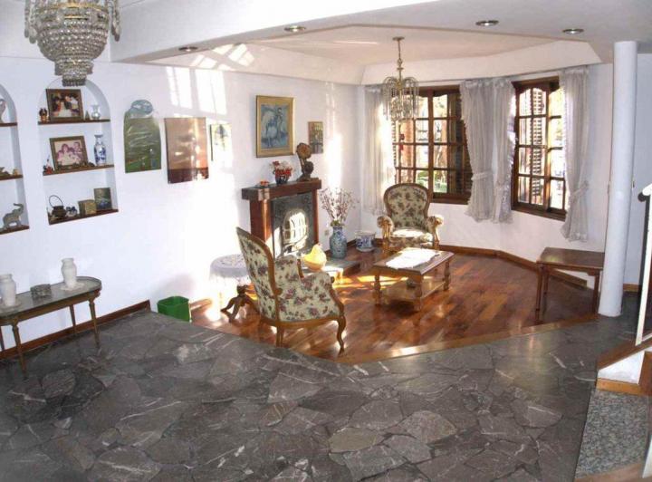 Venta CASA 5 amb, COCHERA doble y JARDÍN Pompeya 5