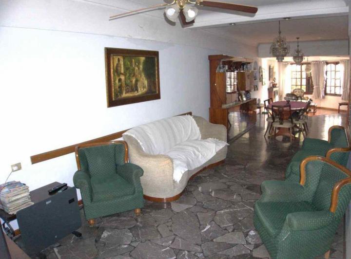Venta CASA 5 amb, COCHERA doble y JARDÍN Pompeya 2