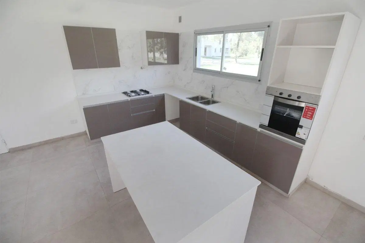Alquiler casa 5 ambientes en Pilar 2