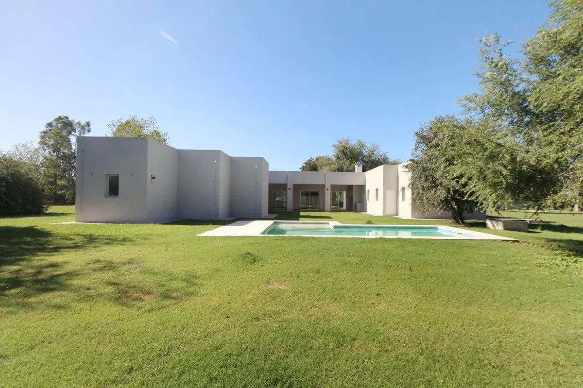 Alquiler casa 5 ambientes en Pilar 3