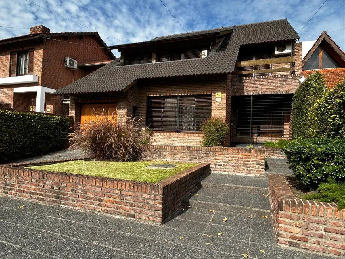VENTA CASA 4 AMB PARQUE PILETA PARRILLA CASTELAR 3
