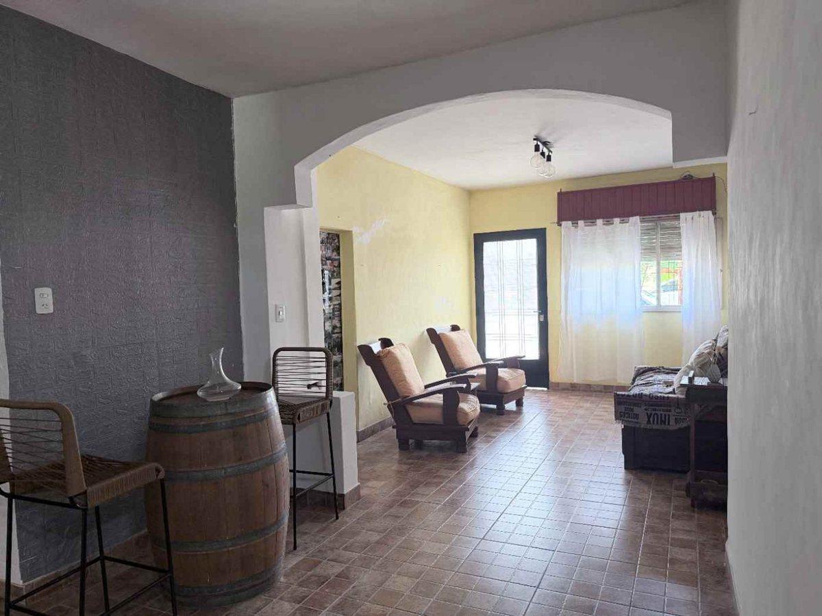 ALQUILER CASA  LOTE PROPIO. COCHERA. SAN JUSTO