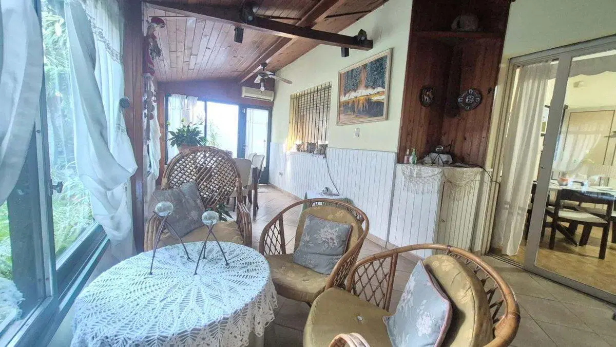 Casa Doble en Villa Adelina cochera  y parrilla 2