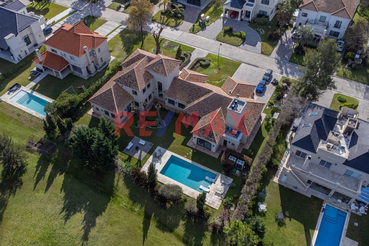 VENTA CASA 6 AMBIENTES DOBLE LOTE SAINT THOMAS