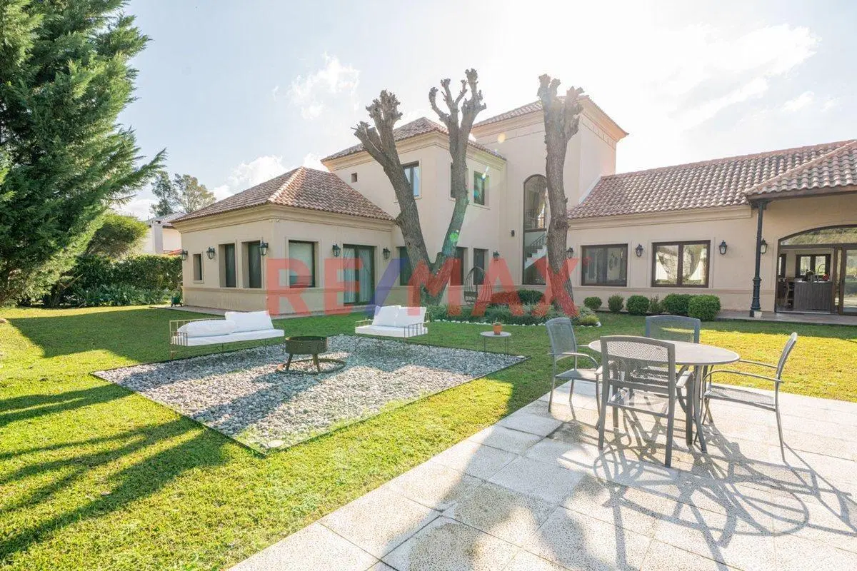 VENTA CASA 6 AMBIENTES DOBLE LOTE SAINT THOMAS 2
