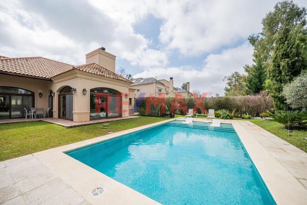 VENTA CASA 6 AMBIENTES DOBLE LOTE SAINT THOMAS 3