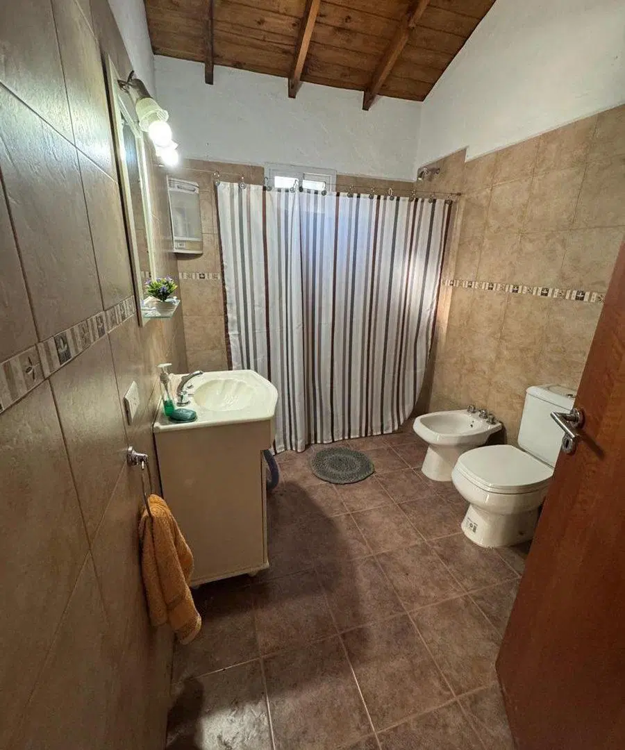 VENTA CASA 3 AMB Bº JULARO LOTE  1500 M2 PILETA 2