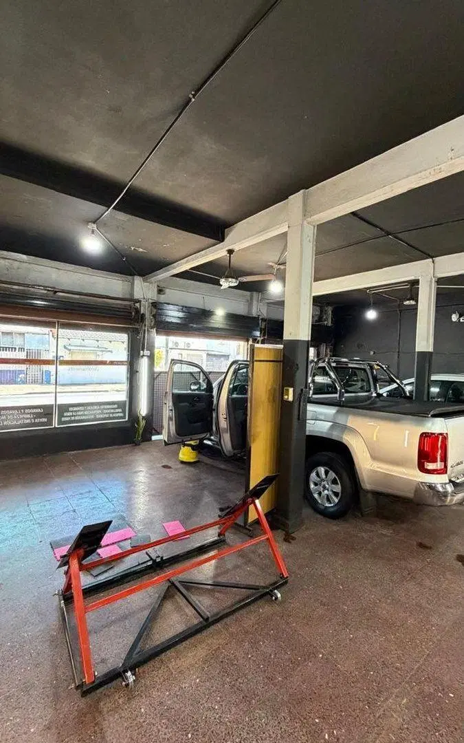EN VENTA LOCAL COMERCIAL 180M² - CASEROS 5