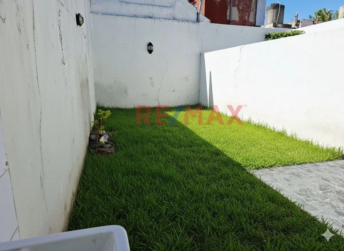 VENTA DUPLEX  CON JARDIN COCHERA  - P. AVELLANEDA 2