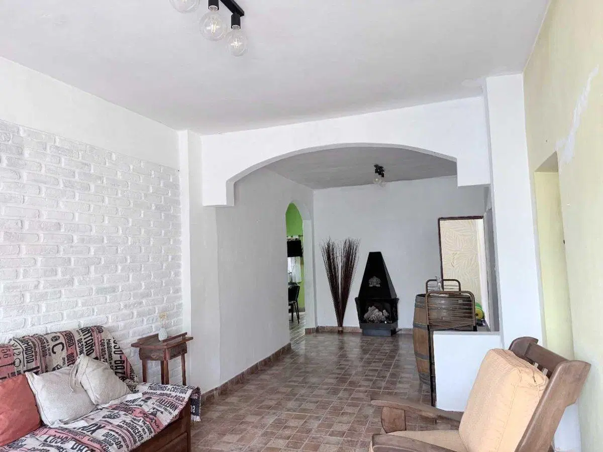 VENTA CASA SOBRE LOTE PROPIO. COCHERA. SAN JUSTO 5