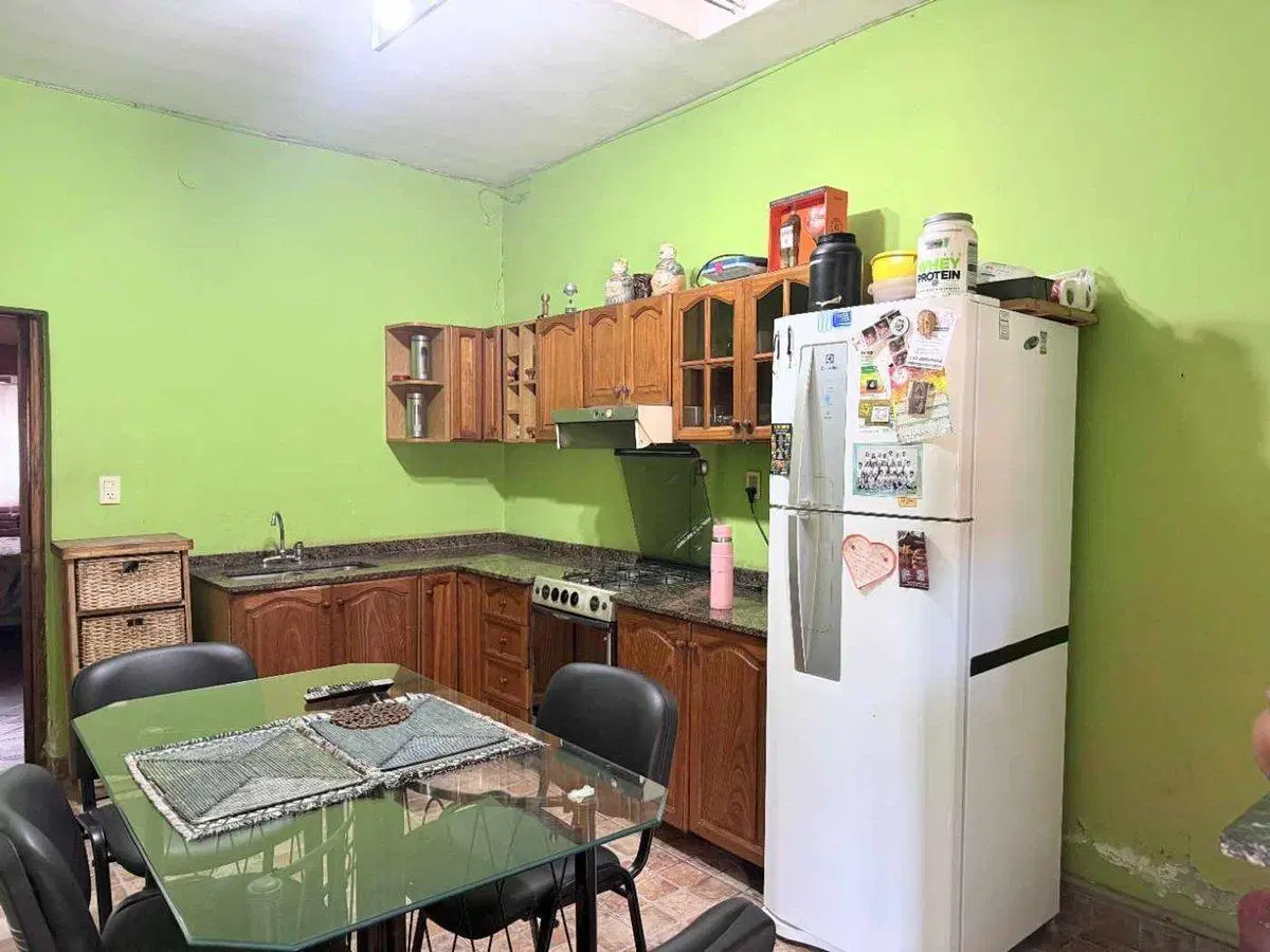 VENTA CASA SOBRE LOTE PROPIO. COCHERA. SAN JUSTO 4