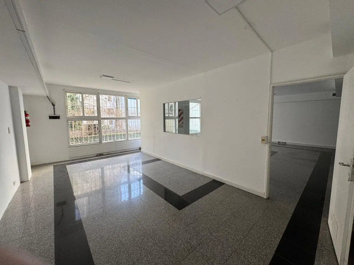 VENTA OFICINA MICROCENTRO PISO 1 320 METROS 4