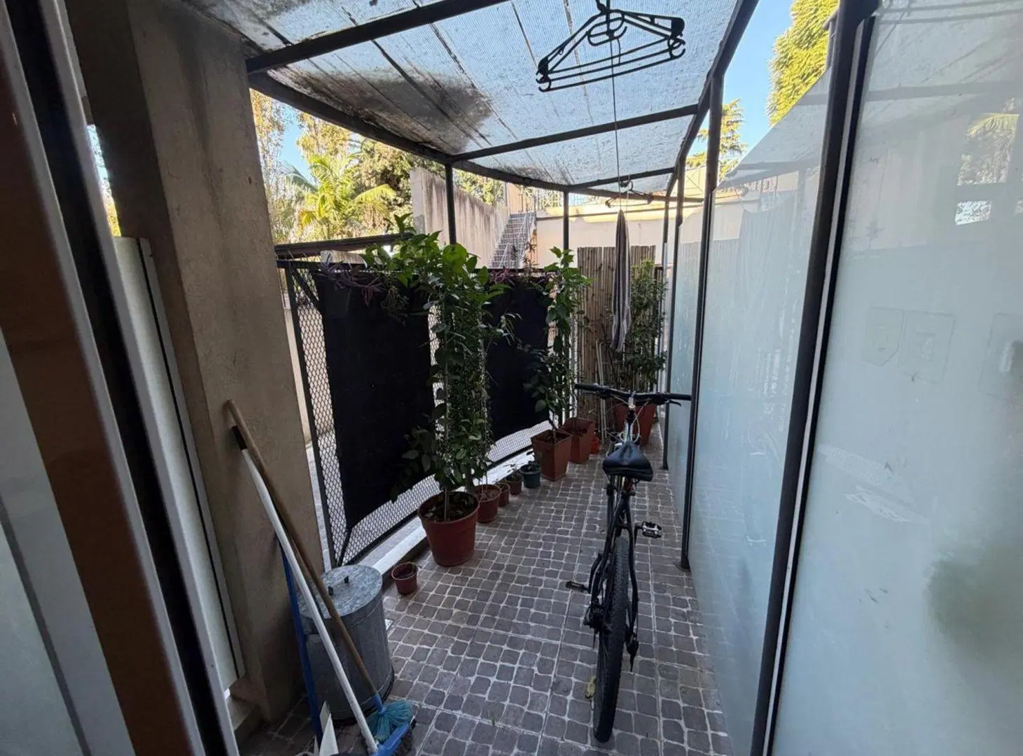VENTA ADROGUE MONOAMBIENTE CON PATIO 3
